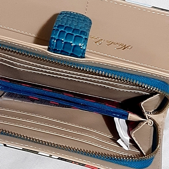 Wallets - Picture 4 of 4